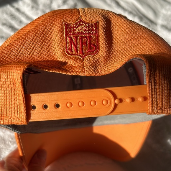 NFL Classic creamsicle Tampabay Buccaneers New Era hat with modern lines - Picture 4 of 7